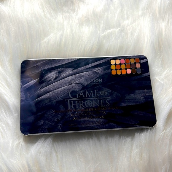 Revolution Game of Thrones shadow palette - Picture 1 of 4